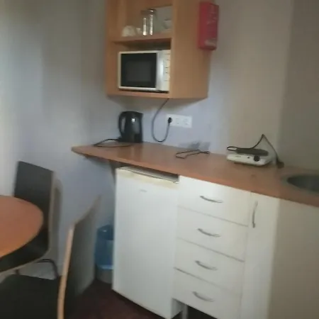 Metro Campanha Apartment